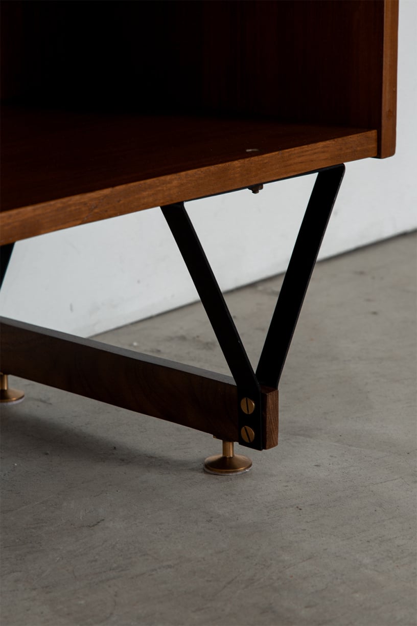 Detal mebli Cabinet by Enzo Strada — salon